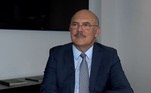 A Comissão de Educação do Senado votou na terça-feira (12) requerimentos de oitivas para seguir com as apurações que envolvem suspeita de tráfico de influência cometido por pastores dentro do Ministério da Educação. Diante da falta de assinaturas para dar andamento a um pedido de instalação de uma CPI (Comissão Parlamentar de Inquérito), os senadores devem reforçar as investigações no âmbito da comissão permanente