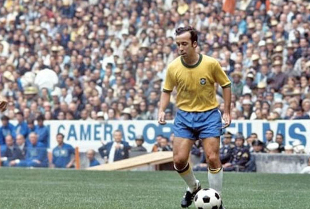 Mineiro de Belo Horizonte, hoje com 75 anos, Eduardo Gonçalves de Andrade, o Tostão, é médico e foi ídolo no Cruzeiro, além de craque na Seleção Brasileira. 