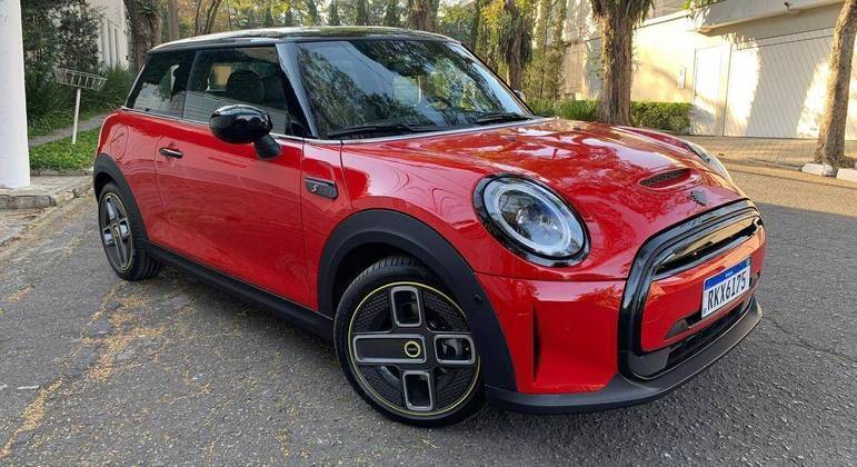 Mini Cooper S E, que é vendido por R$ 199.990, tem autonomia de até 161 km