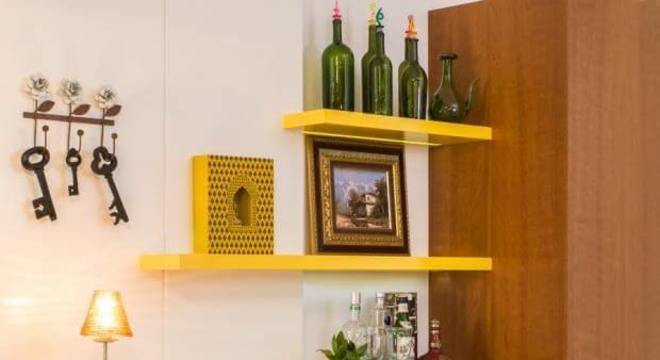 Mini geladeira retrô amarela