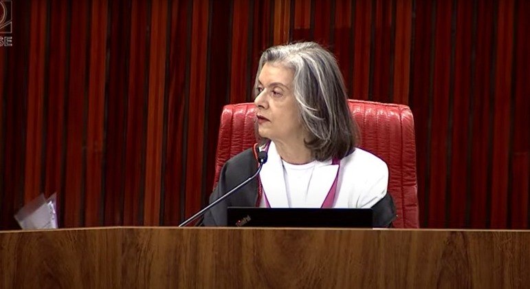 Ministra Cármen Lúcia durante posse como titular do TSE