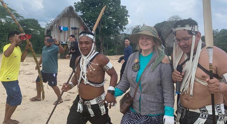 Ministra Rosa Weber durante visita à Aldeia Paraná