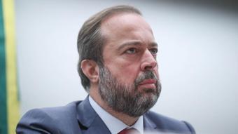 Ministro de Minas e Energia viaja para a Venezuela para negociar compra de energia para Roraima