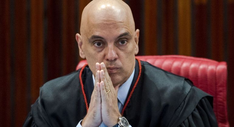 Ministro do STF Alexandre de Moraes  determina investigação  sobre vazamento da quebra de sigilo de Mauro Cid