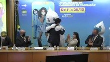 Interino da Saúde chora em evento e é consolado por Zé Gotinha 