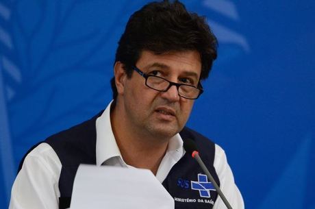 Com demissão iminente de Mandetta, secretário se despede de equipe 