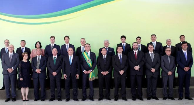 Transmissão dos cargos dos atuais ministros para os futuros ocorre nesta terça