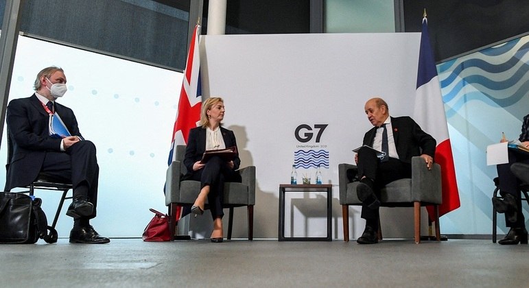 Ministros do G7 apresentam frente unida contra Rússia em crise sobre Ucrânia