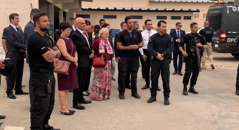 Ministros Rosa Weber e Alexandre de Moraes em visita à Papuda, no DF