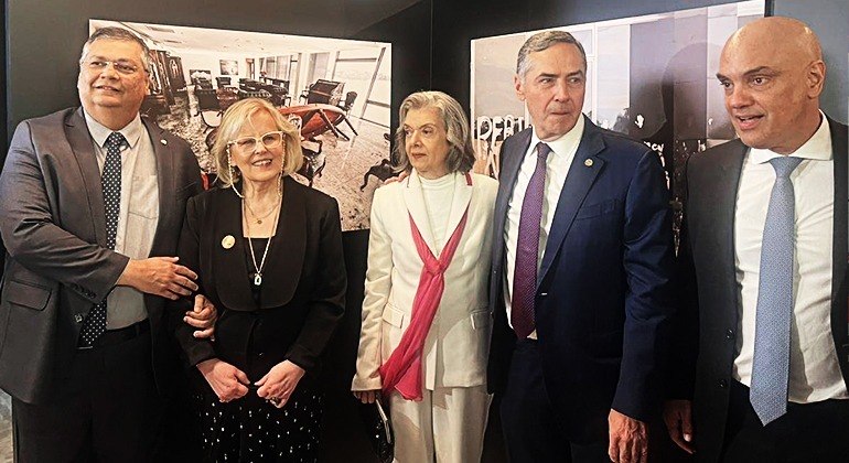 Ministros do Supremo Tribunal Federal (STF) na abertura da exposição “Após 8 de janeiro: Reconstrução, memória e democracia”