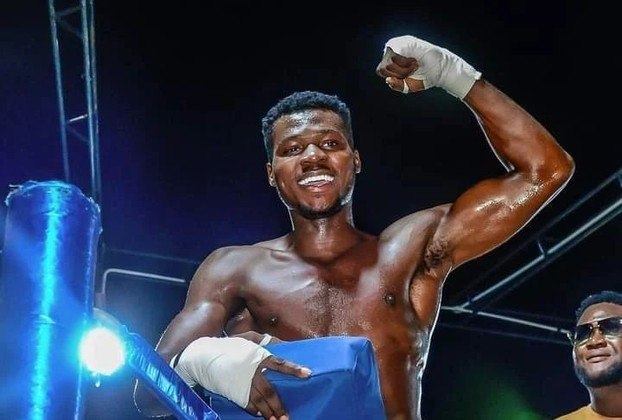 Uma das maiores promessas do boxe na Nigéria, o jovem Miracle Amaeze, de apenas 18 anos, morreu no último sábado (23) após uma sessão de treinamentos