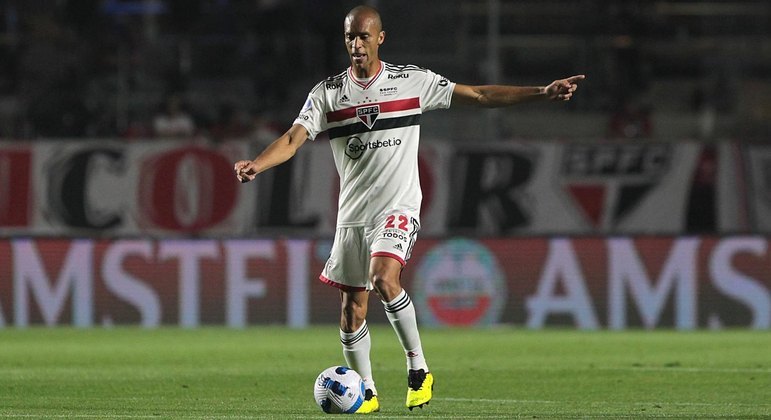Miranda em jogo contra o Ceará pela Copa Sul-Americana