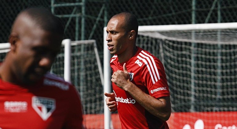 Miranda em treino pelo São Paulo