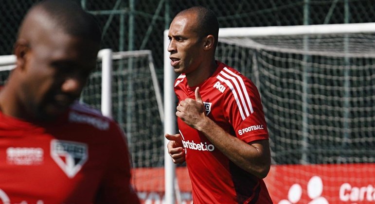 Miranda em treino pelo São Paulo