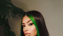 MC Mirella faz mechas verdes no cabelo e exibe resultado na web