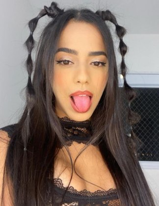 Mirella Santos, ex-participante da primeira temporada de Ilha Record, também apostou nos elásticos que dão a impressão de 