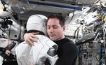 O astronauta francês Thomas Pesquet divulgou nas redes sociais o reencontro tão aguardado entre a tripulação da missão Crew-2 e os trajes espaciais, que usaram no dia 23 de abril, durante o lançamento da cápsula Crew Dragon Endeavour da SpaceX