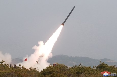 Coreia do Norte realiza novo teste com mísseis
