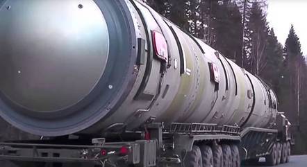 Novo míssil intercontinental da Rússia pesa 200 toneladas e tem mais de 35 metros de altura
