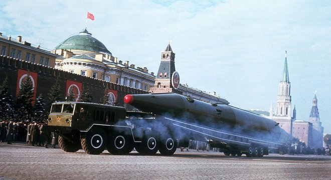 As ambições espaciais soviéticas competiam por recursos com o desenvolvimento de mísseis nucleares