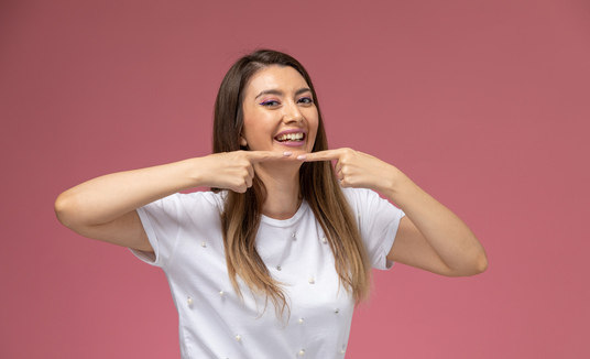 Oleosidade na pele: Mitos e verdades que você precisa saber já! (Kamran Aydinov/Freepik)
