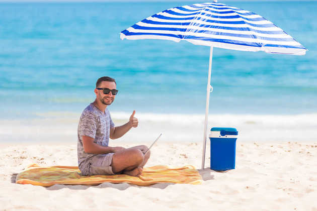 O guarda-sol e o guarda-chuva protegem contra o câncer de pele? VERDADEAmbos os produtos protegem a pessoa contra a exposição solar direta, portanto previnem essa doença. No entanto, a luz ultravioleta é refletida nas superfícies e pode atingir a pele.