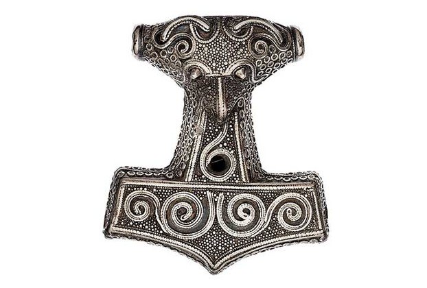 Mjölnir: Na mitologia nórdica, o Mjölnir é o símbolo que representa a força e a proteção do deus Thor. Além disso, ele costuma ser usado como um amuleto ou talismã para proteção e boa sorte.