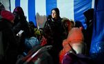 Muitas mulheres e crianças deixaram a Ucrânia e já estão em segurança nas tendas de recepção de refugiados em Palanca, Moldávia