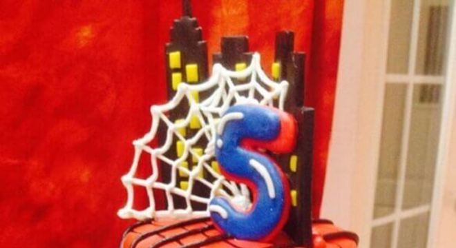 modelo de bolo decorado para festa do homem aranha 
