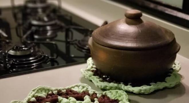 Modelo de descanso de panela de crochê