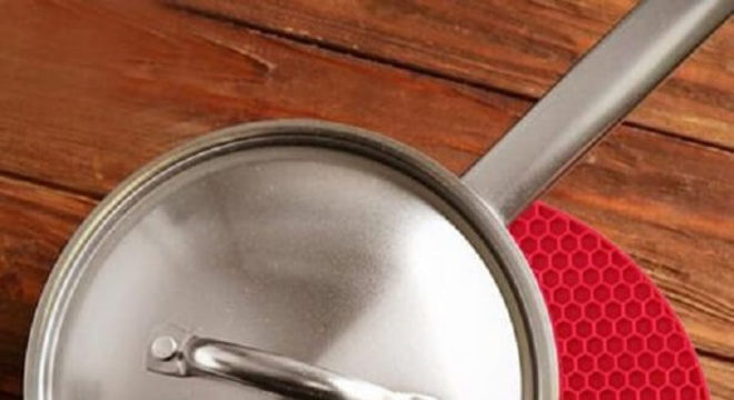 Modelo de descanso de panela silicone redondo vermelho