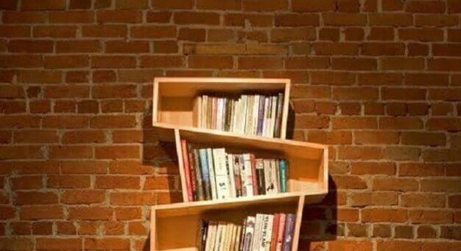 modelo de estante pequena para livros feita em madeira 