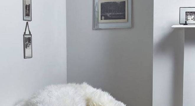 Modelo de puff gigante feito com tecido peludo é puro conforto