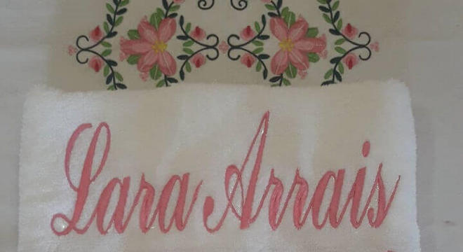 modelo de toalha bordada com nome 