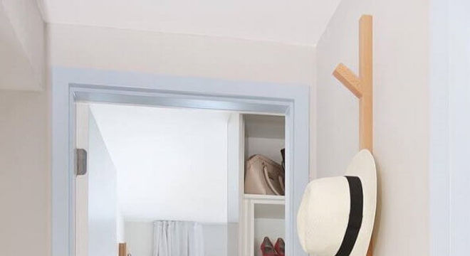 modelo simples de cabideiro de madeira de parede 