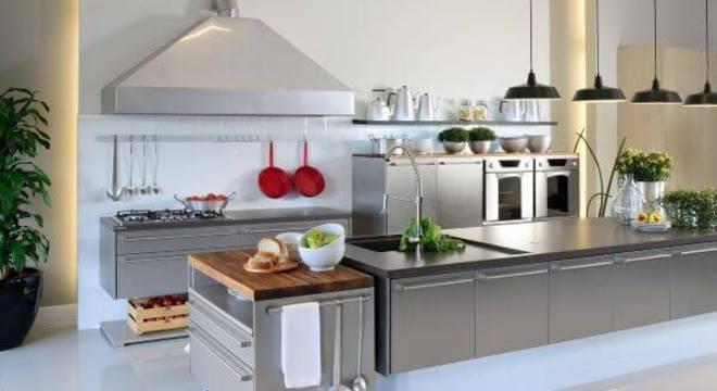 Modelos de cozinha com armários de inox