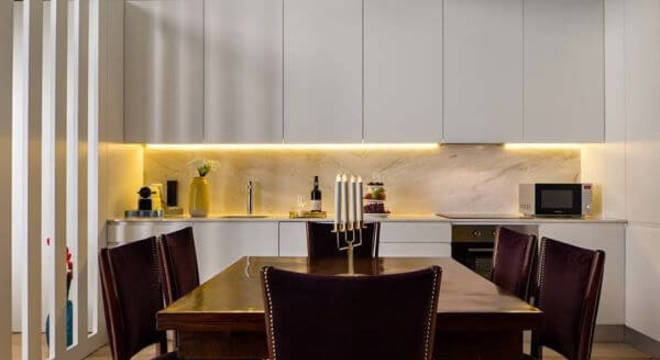 Modelos de cozinha com armários de parede