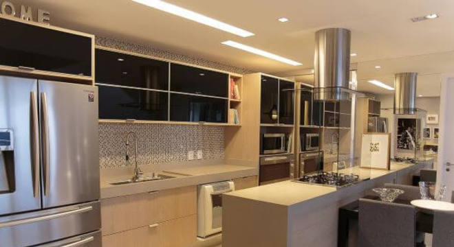 Modelos de cozinha com armários pretos