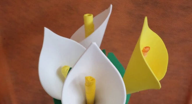 Modelos de flores de EVA em formato de copo de leite