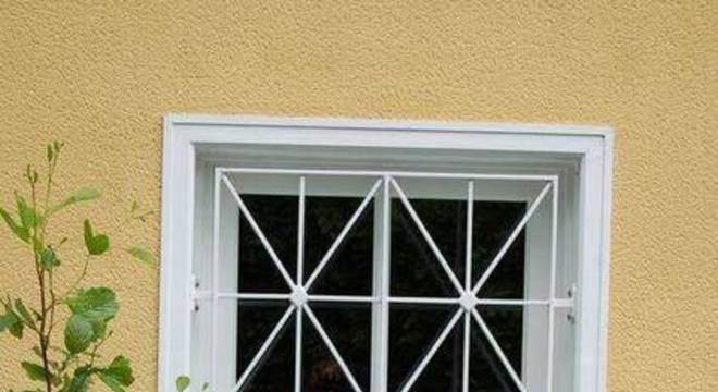 modelos de grades - porta com grade branca 