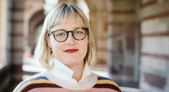 Sarah Roberts acredita que os governos podem ter que forçar os editores online a limpar suas ações 