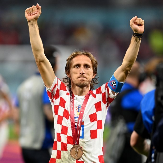 A medalha de bronze. Celebrada como muita alegria. Modric tem a noção o que representa ao seu país