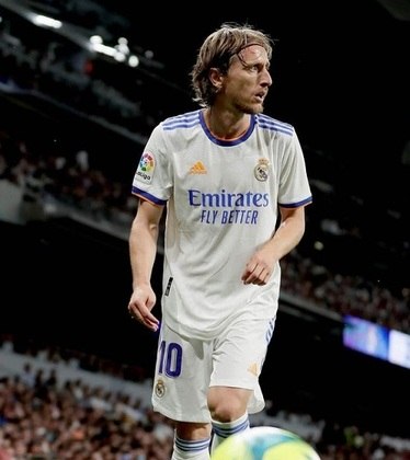 Modric está com 36 anos e continua sendo um dos melhores jogadores do mundo. Seu desempenho na última edição da Liga dos Campeões beirou a perfeição e ele vai cada vez mais colocando seu nome na história do futebol. 