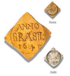 As primeiras moedas cunhadas em solo brasileiro vieram somente com a presença holandesa no Nordeste (1630-1654). Foram os chamados florins e soldos