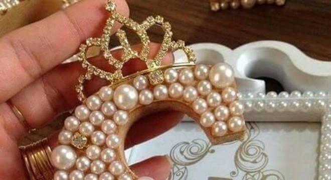 Molde de letras com pérolas