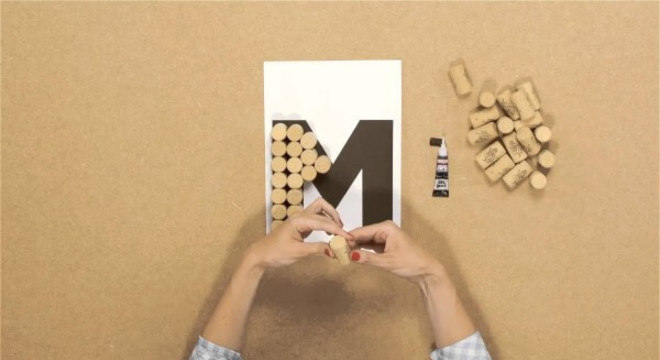 moldes de letras com rolha de vinho