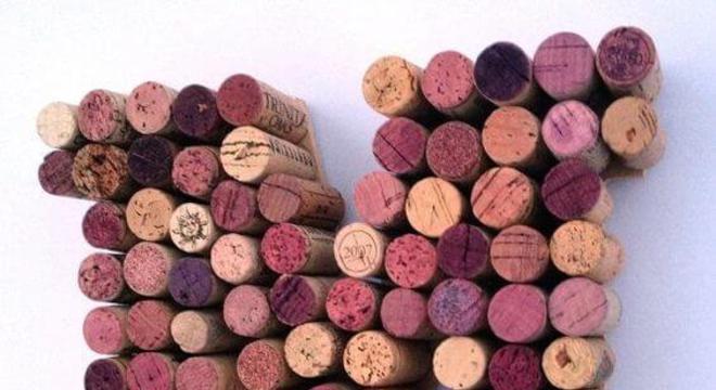 Moldes de letras com rolhas de vinho