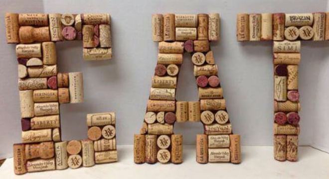 moldes de letras com rolhas de vinho