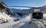 Dois amigos estavam esquiando em Andorra (país famoso por suas estações de esqui) quando sem querer desencadearam uma avalanche*Estagiária do R7, sob supervisão de Filipe Siqueira
