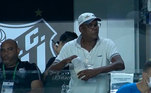 No clássico entre Santos e São Paulo, o ídolo e, atualmente, auxiliar técnico do Peixe, Serginho Chulapa foi comprar uma pipoquinha para acompanhar a reta final do jogo, que terminou 3x0 para o Tricolor Paulista, e não passou batido do olhar de Zé Luiz 